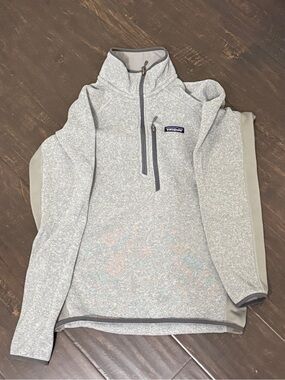 Patagonia Men’s Light Heather Gray Quarter-Zip Fleece Pullover